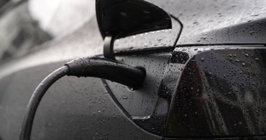 2025年 最新EVとハイブリッド車の価格情報